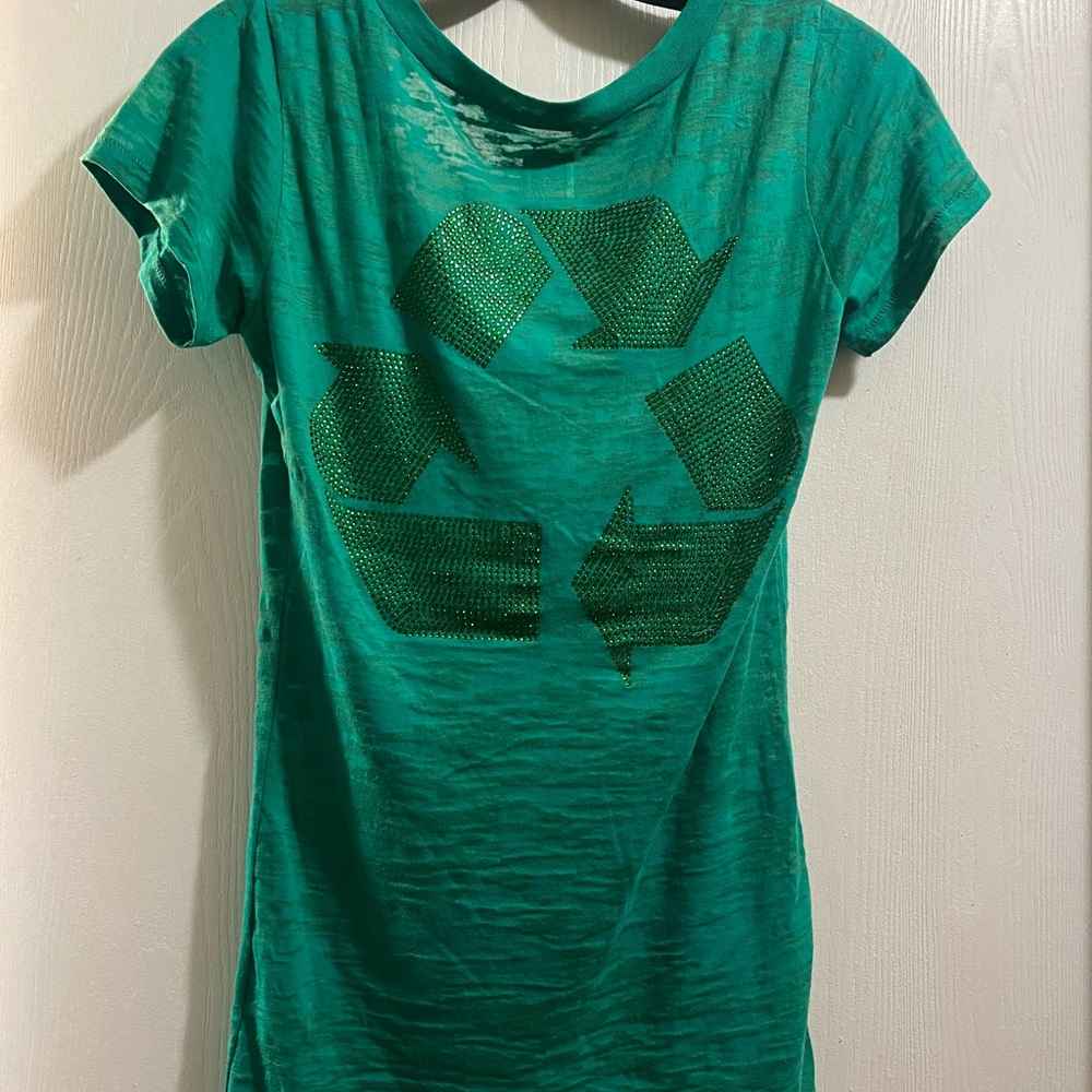 Burnout T-shirt with recycle symbol in gems on back